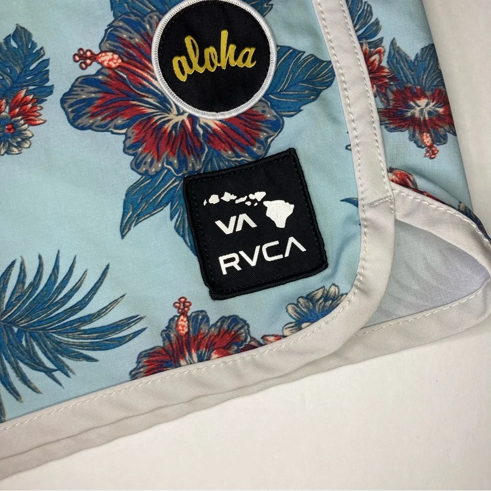 RVCA / Board shorts with a tropical floral print - Picture 4 of 10